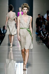 9578758_AlbertaFerretti2004WomenRTW12.thumb.jpg.0fde1e1ba3e973d479c1c472ef092cd5.jpg