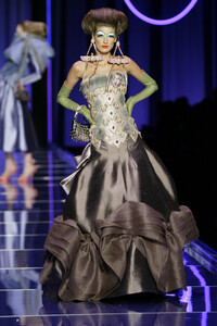 982285606_ChristianDior2004HauteCouture193.thumb.jpg.013e8b361914e1514e04872da50dba62.jpg