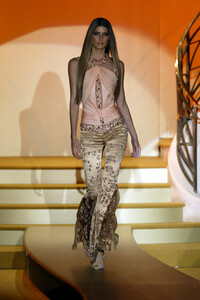 98426178_GianniVersace2004HauteCouture29.thumb.jpg.e885e472253ed20f12c769d615f4db36.jpg