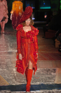 986801160_ChristianDior2005HauteCouture150.thumb.jpg.26acfba8834471d678f506804f1a4486.jpg