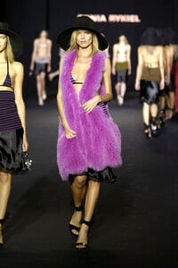 991701318_SoniaRykiel2003WomenRTW78.thumb.jpg.9d0fa94a0b30c869a28354454bcce9b7.jpg