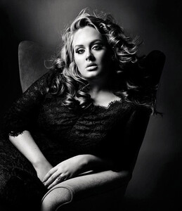 Adele-Vogue-magazine.thumb.jpg.2b7a740665bf5ef1002b342a53a6add3.jpg