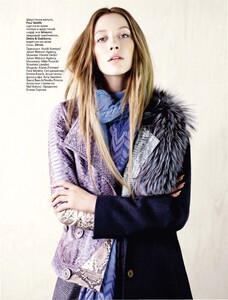 Alana_Zimmer_by_Ben_Toms_(Moscow_Laughs_-_Vogue_Russia_August_2011)_12.thumb.jpg.b50e95adf81dcc90dae81c2cf27a0f72.jpg