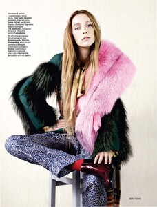 Alana_Zimmer_by_Ben_Toms_(Moscow_Laughs_-_Vogue_Russia_August_2011)_3.thumb.jpg.26aeae00441fb2439149a4534999eb1a.jpg