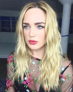 Caity-Lotz-Blonde-Hair.jpg