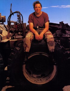 Hall_Leibovitz_Vanity_Fair_December_1991_15.thumb.jpg.1326cdefadccffa630d4eedd7fe5c390.jpg