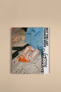 Nepaskutinemadossavaite_Mockup_Knygynui_NEW_EN_2000x3000.jpg