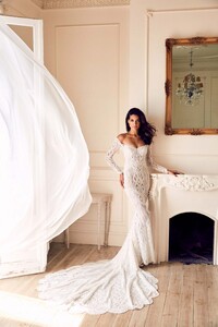 PRONOVIAS_RRSS_EVELYN_002-ROYAL_0459_LOWRES_sRBG-1440x2160.jpg