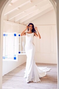 PRONOVIAS_RRSS_EVELYN_004-RIEROL_1351_LOWRES_sRBG-1440x2160.jpg