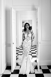 PRONOVIAS_RRSS_EVELYN_006-ROCIO_2237_LOWRES_sRBG-1440x2153.jpg