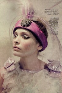 Roversi_Vogue_Russia_May_2010_06.thumb.jpg.cf2b048c442c44a2a2544b843850d7f5.jpg