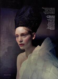 Roversi_Vogue_Russia_May_2010_08.thumb.jpg.b65f277a83f9f9b42244d1ac6fae3851.jpg