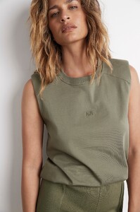 S101-21RE1189_Castello_Logo_Tank_Top_Khaki-21748-Aje-1420_detailshot.jpeg