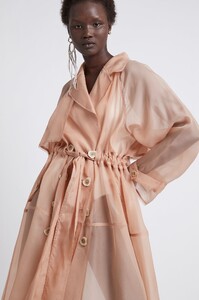 S106-21RE2037_RivieraTrenchCoat_BleachCoast-21365-Aje-3651_detailshot.jpeg