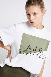 S11-21AW1033_Graphic_T-Shirt_024_White_Khaki-21258-Aje-2722.jpeg