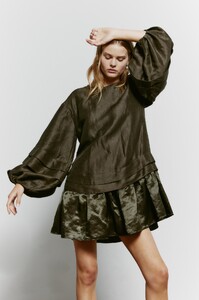 S12-21AW5071_Gracious_Smock_Dress_Khaki_Matte_Khaki_Shiny-21317-Aje-0099-front0_1.jpeg