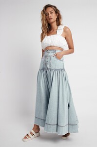 S120-21RE4031_BelmondButtonDenimTieredMidiSkirt_BlueWash-21748-Aje-1691_frontshot.jpeg