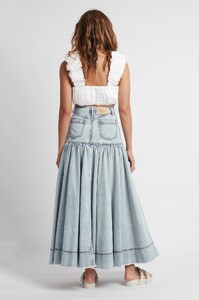 S120-21RE4031_BelmondButtonDenimTieredMidiSkirt_BlueWash-21748-Aje-1711_detailshot.jpeg