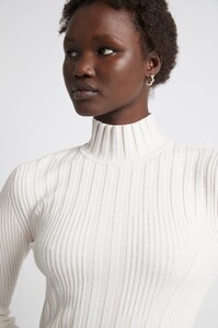 S15-21SS1087_Reese_Turtleneck_Knit_Top_NaturalBuff-21540-Aje-1624_detailshot.jpeg