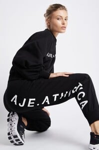 S20-21AW3018_Logo_Trackpants_015_Black-21258-Aje-5670.jpeg