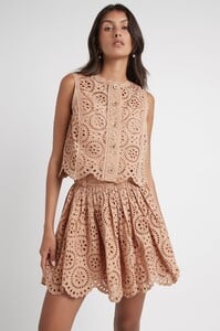 S25-21RE1244_Salita_Broderie_Shell_Top_Bleach_Coast_Beige-21877-Aje-1407_frontshot.jpeg