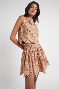 S25-21RE1244_Salita_Broderie_Shell_Top_Bleach_Coast_Beige-21877-Aje-1418.jpeg
