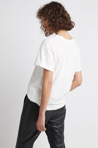 S26-21SS1260_Motion_Tee_White-21540-Aje-1948_1.jpeg