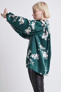 S34-21AW1005_Efflorescent_Blouse_Desert_Bloom-21219-Aje-1729.jpeg