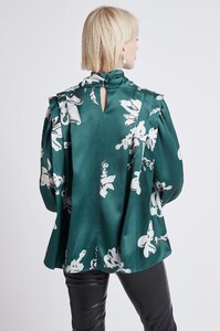 S34-21AW1005_Efflorescent_Blouse_Desert_Bloom-21219-Aje-1749.jpeg