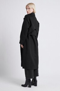 S42-21AW2011_Encircled_Coat_Black-21219-Aje-3009.jpeg