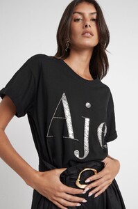 S47-21RE1297_Mirage_Logo_Tee_Black-Silver-21877-Aje-0398_detailshot.jpeg