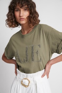 S5-21RE1305_Vista_Logo_Tee_Khaki-21768-Aje-D3-0079_detailshot.jpeg