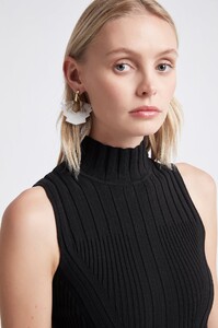 S51-21SS9000_Heritage_Sculptural_Earring_Gold_White-21490-Aje-3142_fullshot.jpeg
