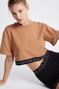 S6-21AW1034_Cropped_T-Shirt_006_Dune-21258-Aje-1549.jpeg.3111ac0b407a9a8d5ae4f98667fe97d7.jpeg