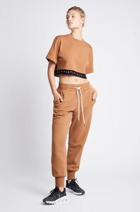 S6-21AW1034_Cropped_T-Shirt_006_Dune-21258-Aje-1882.jpeg