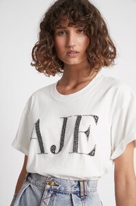 S6-21RE1305_Vista_Logo_Tee_White_-Black-21768-Aje-D3-0390_detailshot.jpeg