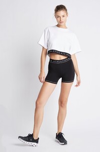 S7-21AW1034_Cropped_T-Shirt_006_White_Black-21258-Aje-1446.jpeg