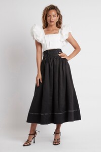 S81-21RE4113_Vanades-Flare-Midi-Skirt_Black_frontshot.jpeg