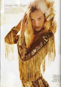 Star_Testino_UK_Vogue_December_2010_06.thumb.jpg.e1da7a660e4cc3bac9ab92b86d76f276.jpg