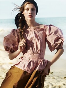 Testino-Vogue-fashiontography-10.thumb.jpg.f32464c37f47955072813b0161cd8277.jpg