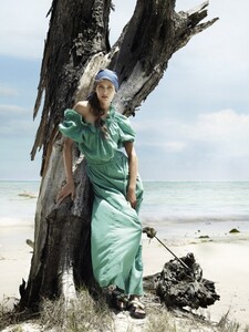 Testino-Vogue-fashiontography-13.thumb.jpg.f34c6f96d8e2e60f20599278766d3ded.jpg
