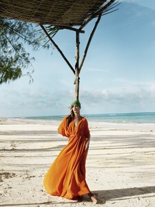 Testino-Vogue-fashiontography-4.thumb.jpg.4fbe9fb6d4707e69af4f8cc0c45a08be.jpg