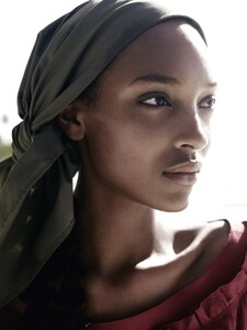 Testino-Vogue-fashiontography-5.thumb.jpg.19540d4738e90848bac567fb2d1cb69a.jpg