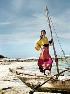 Testino-Vogue-fashiontography-6.thumb.jpg.eaa928e67475da2a8f12f4d97dc0000b.jpg