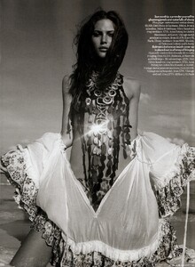 Vogue-UK-June-08-Girl-Friday-9.thumb.jpg.0d3a1a952ffe18be9e535b9a367f3d83.jpg