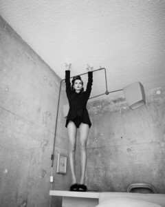 Zoey-Deutch-rollercoaster9.jpg
