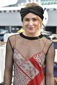 caity-lotz-13.jpg