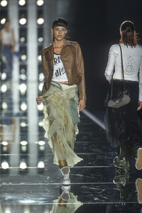 christian-dior-spring-2002-ready-to-wear-2-michelle-alves.thumb.jpg.a4d33b1e28200932143a7398470d8266.jpg