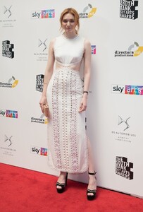 eleanor-tomlinson-south-bank-sky-arts-awards-2.jpg