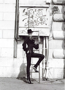 harpersbazaar_0703_1-gthumb-gwdata1600-gfitdatamax.thumb.jpg.6f079c68d322450b32f2e39f35751e74.jpg